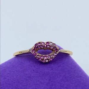 💛 Gold Plated Pink Crystal Lip-Shaped Ring